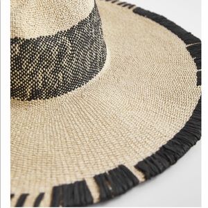 Zara hat